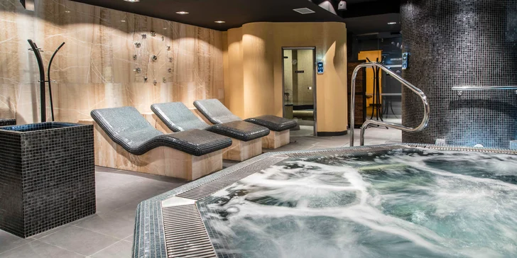 Vstup do hotelového wellness s masážou či gurmánskym 3-chodovým menu