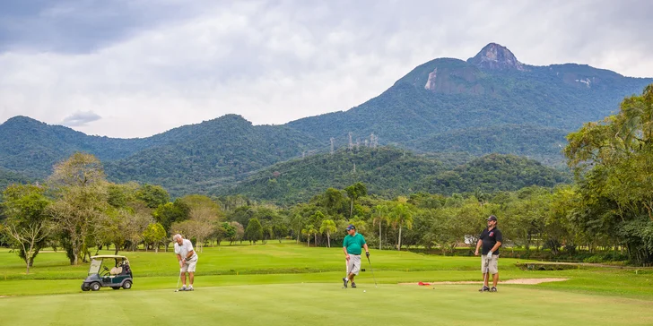 V letovisku je tiež 18-jamkové golfové ihrisko.