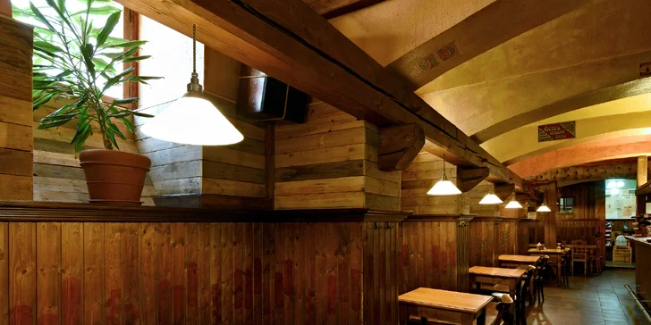 Restaurace je otevřená denně kromě neděle, a to v čase 11:00–23:30 hod.