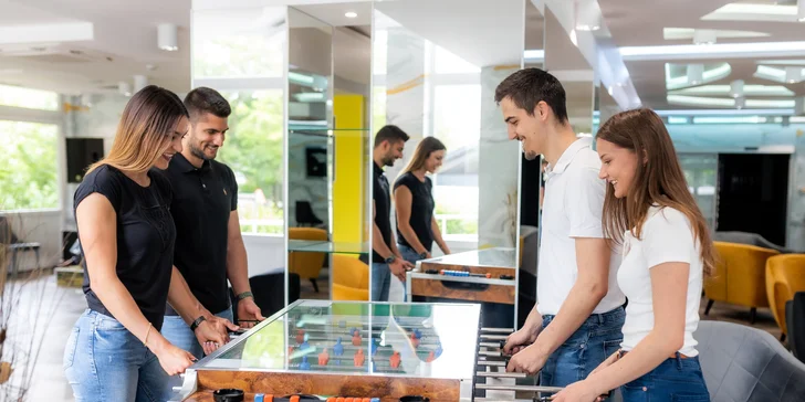 Hostia si môžu užiť partičku biliardu alebo ping-pongu, prípadne si zahrať bowling.