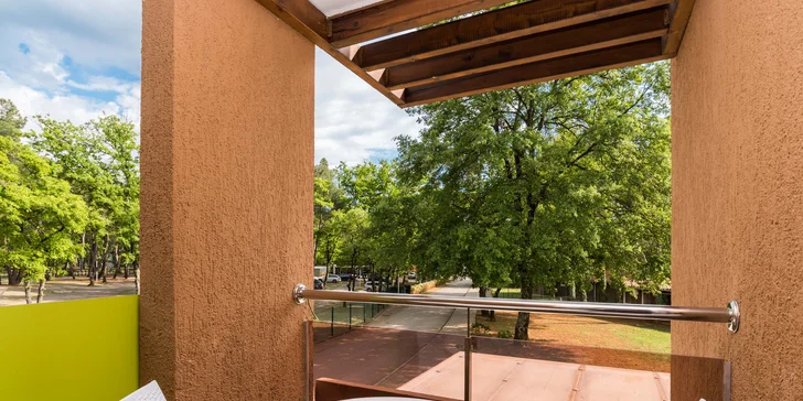 K apartmánom Classic a Superior patrí balkón s posedením.
