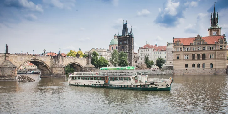 Vydejte se s dětmi za nezapomenutelným zážitkem nebo vezměte partnera a prožijte spolu romantický večer na Vltavě.