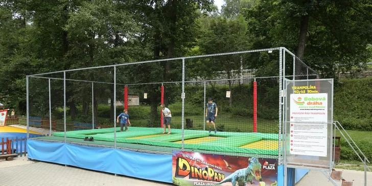 Pro malé návštěvníky tu mají i bezva trampolínu. 