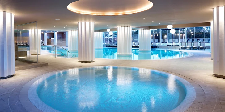 K hotelu patří i wellness centrum, do bazénů a vířivek máte volný vstup. 