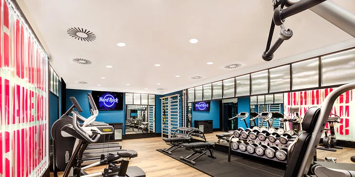 Voľné chvíle si môžete skrátiť cvičením vo fitness centre, ktoré máte k dispozícii neobmedzene. 