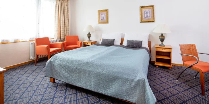 Relax v podhůří Krkonoš: hotel v Trutnově se snídaní, privátní infrasaunou i masáží