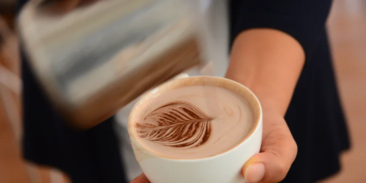 Okrem samotnej kávy sa budete venovať aj peneniu mlieka a zaučíte sa aj základné tvary latte art
