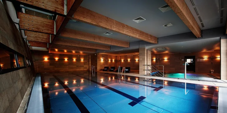 V ceně máte i neomezený vstup do nedalekého wellness centra hotelu Marine Hotel***** & Ultra Marine.