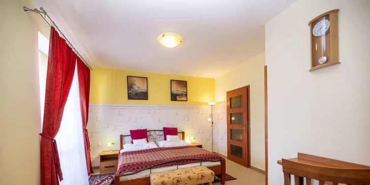 Rodinné apartmá je o poznání prostornější.