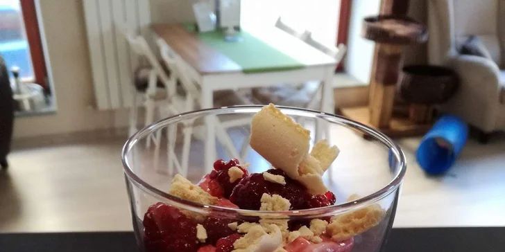 Britský dezert s názvem Eton Mess.
