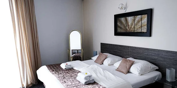 Bydlet budete ve dvoulůžkovém pokoji, za příplatek se dá přespat i v apartmánu.