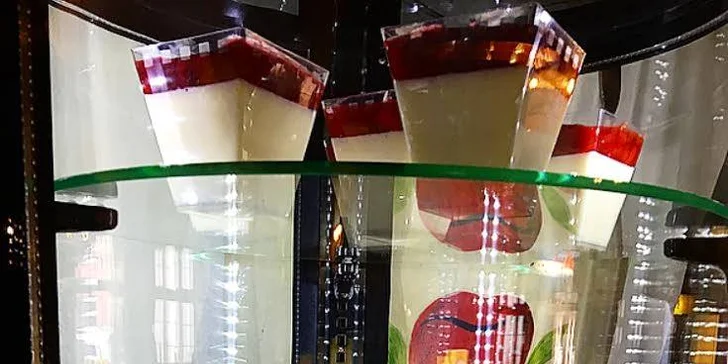 V případě obou menu vás bude čekat i sladký dezert – malinový mousse.