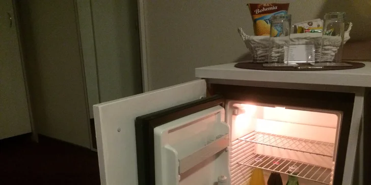 Na pokoji je i minibar.