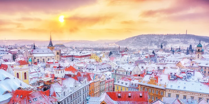 V zime má zasnežená Praha svoje čaro.
