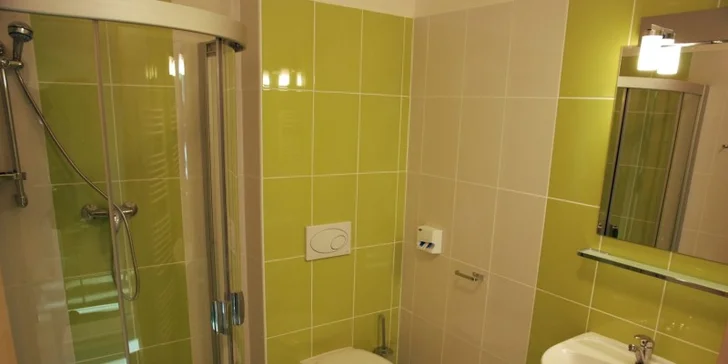 Každý pokoj má vlastní koupelnu. 