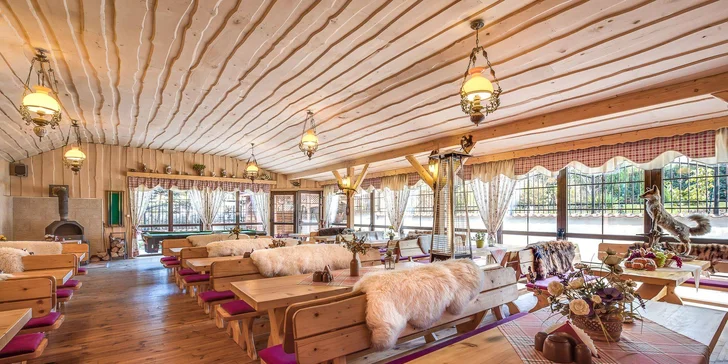 V ceně pobytu máte zajištěnou polopenzi v hotelové restauraci – každý den si vychutnáte snídaně a večeře formou bufetu.