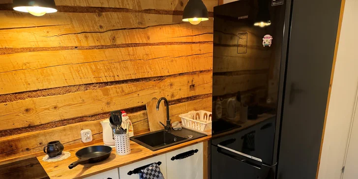 Jeden z apartmánov ponúka navyše aj kuchynku, takže o hlade rozhodne neostanete. 