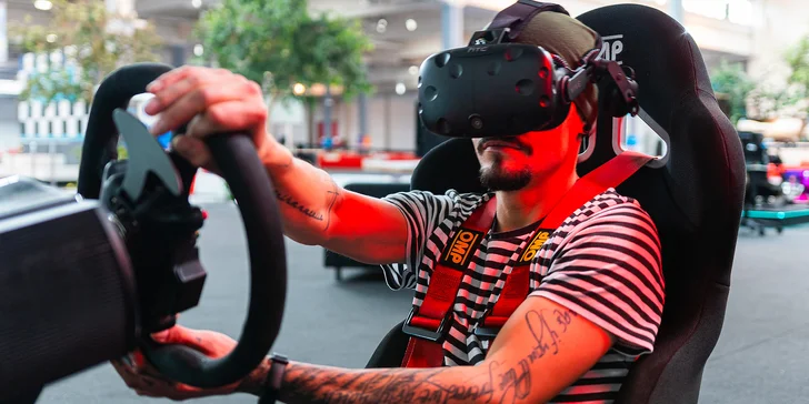 60 minut na závodním simulátoru Prosimu/Fanatec s VR brýlemi pro jednoho