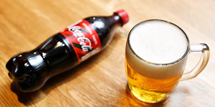 Nezůstanete ani na suchu. K pití si dáte Staropramen nebo limonádu.
