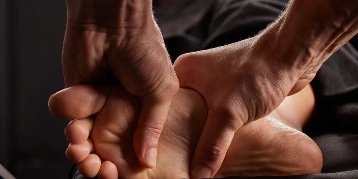 Reflexná terapia chodidiel NEUROPRESS (45 min.) je zameraná na stimuláciu konkrétnych bodov na chodidlách.