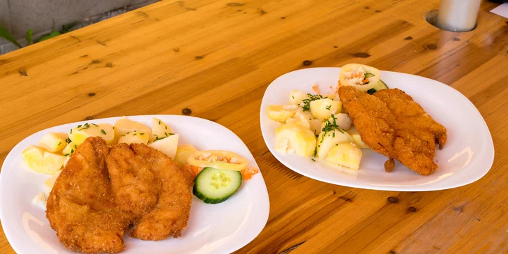V restauraci připravují jihočeské speciality, vaří převážně z místních surovin. 