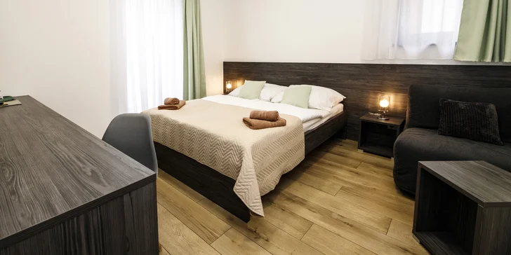 Připravený tu pro vás bude komfortní pokoj, každý den jídlo a samozřejmě dojde i na košt zdejšího vína. 