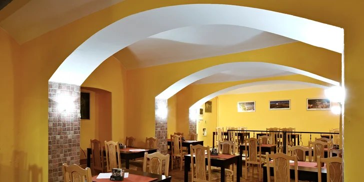 Podnik voní dobrým jídlem i příjemnou atmosférou.