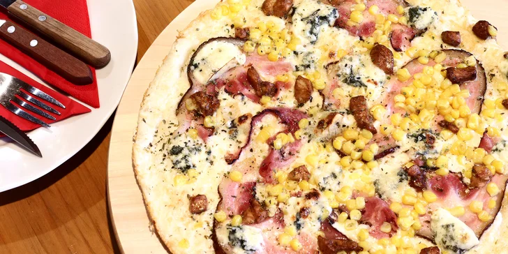 K mání je také pizza pro gurmány nebo s čedarem či hermelínem.