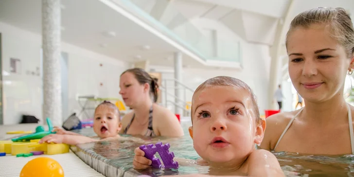 Ve Stoller® Akademie se koná plavání s miminky vícekrát do týdne.