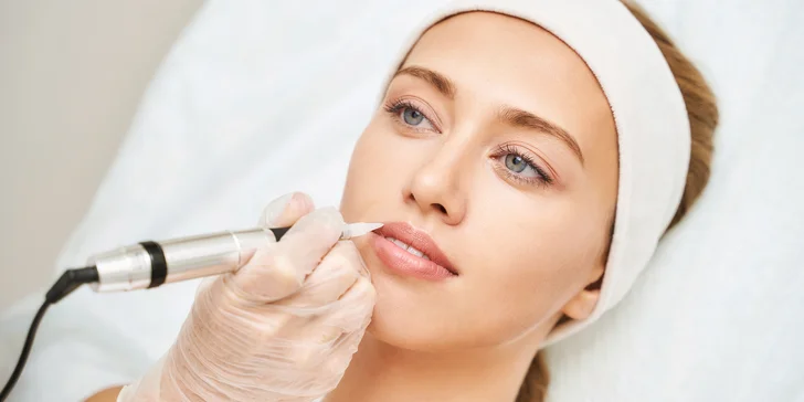 Permanentný make up: pery alebo púdrové obočie