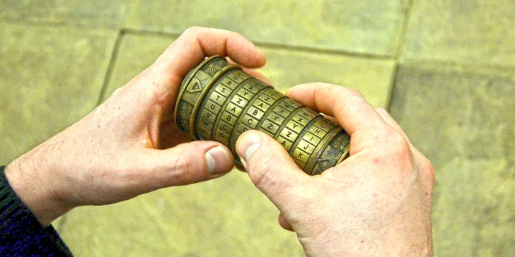  Ve 2 nebo 3–6 hráčích se ocitnete v roce 1307, když započal hon na Templáře, který zosnoval král Filip IV.