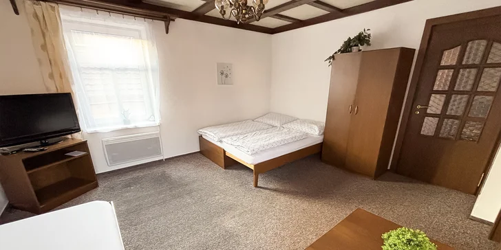 Na výber budete mať z dvoch variantov ubytovania – apartmán s 2 spálňami alebo jednoduchá dvojlôžková izba.