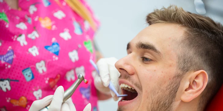 Vyskúšajte dentálnu hygienu, ktorá vám pomôže zbaviť sa všetkého, čo sa na zuboch roky drží a berie im svieži vzhľad.