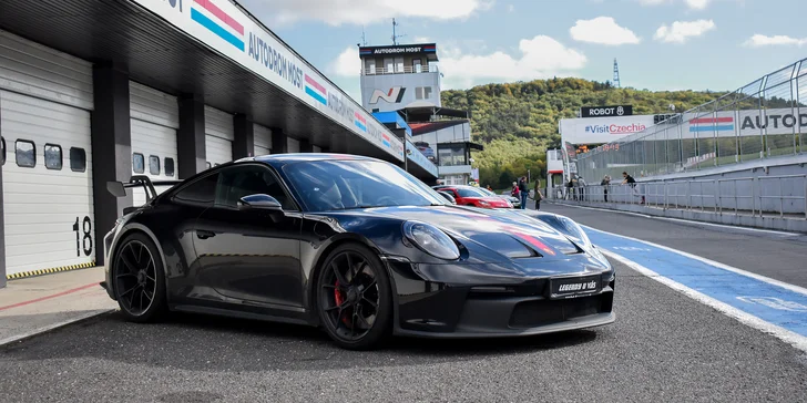 Stačí sednout za volat Porsche GT3 992.1 s výkonem 510 koní a vyrazit. 