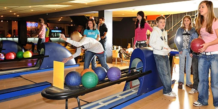 Hodina bowlingu v centru A-sport až pro 8 hráčů