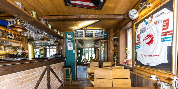 Interiér restaurace je věnován historickým i současným sportovním legendám a jejich úspěchům. 
