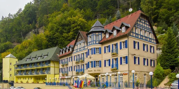 Částečně roubený hrázděný dům v německém stylu působí impozantně.