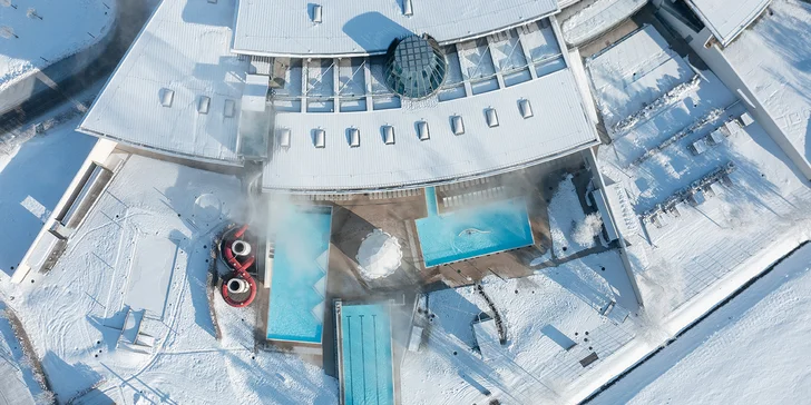 SPA Water & Sauna World sa skladá z 12 vnútorných a vonkajších termálnych bazénov, sáun a relaxačnej miestnosti.