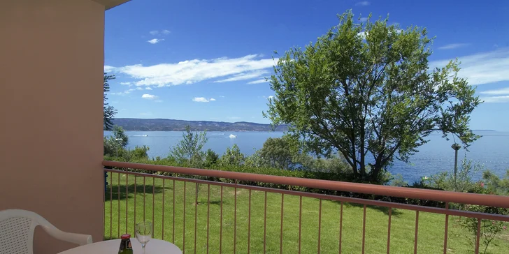 Jistě vás potěší balkon s výhledem na moře. 