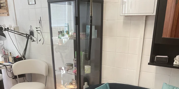 Salon najdete v Tachovské ulici jen pár kroků od tramvajové zastávky Košutka.