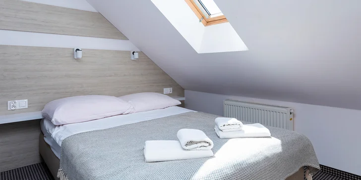 Ubytovaní budete v moderních pokojích pro 2 nebo 3 osoby.
