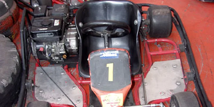 A tohle je váš stroj: obsah motoru 200 ccm3. Mají tu i motokáry pro děti. 