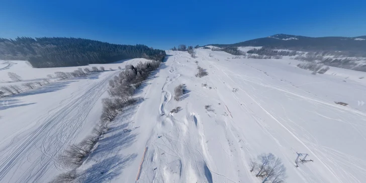 Areál je skvělý zejména pro rodiny s dětmi a rekreační lyžaře. 