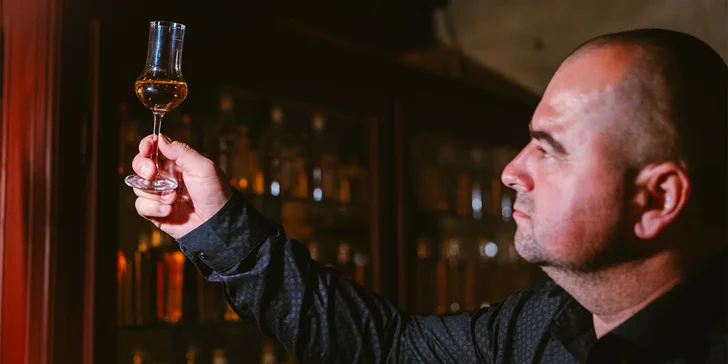 Součástí jednoho balíčku je i degustace 8 druhů whisky. 