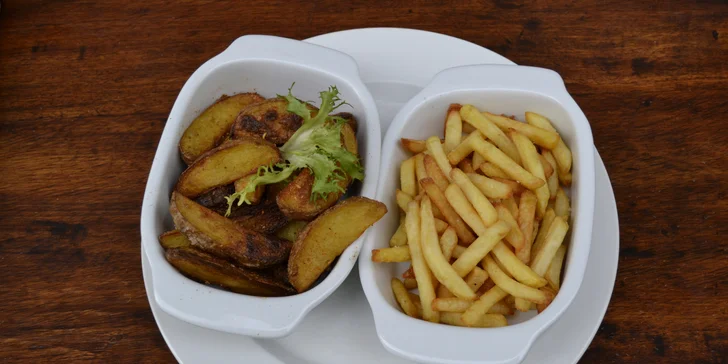 Samozřejmě dostanete i poctivou porci příloh a hned tři dipy.