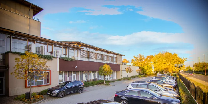 Parkoviště máte k dispozici přímo u hotelu.