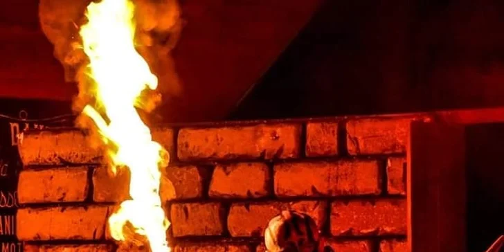 Každé úterý, čtvrtek a sobotu můžete vidět i noční ohňovou show.