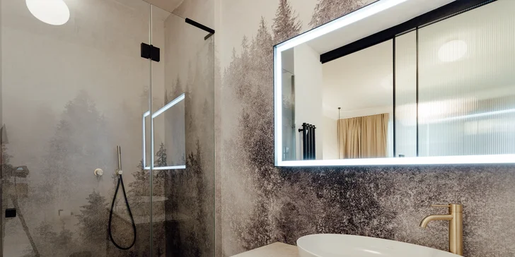Každý z apartmánov má vlastnú kúpeľňu s vaňou a sprchovým kútom.