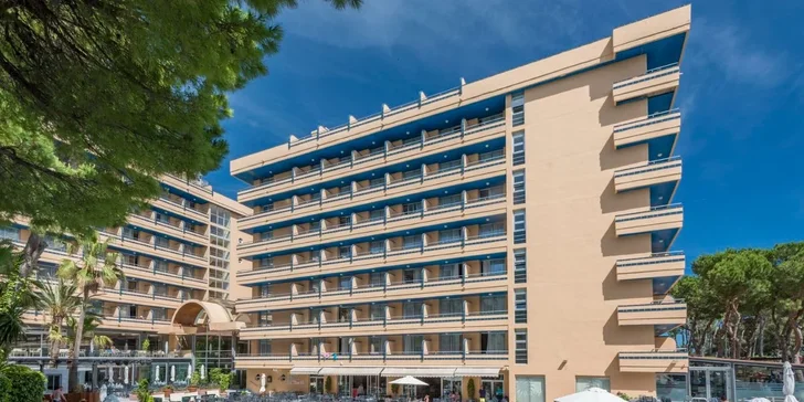 Hotel disponuje 2 venkovními bazény a brouzdalištěm pro děti.