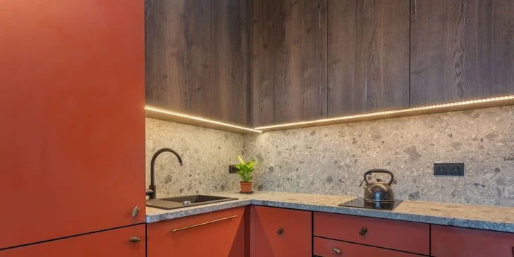V každém apartmánu je vybavený kuchyňský kout.
